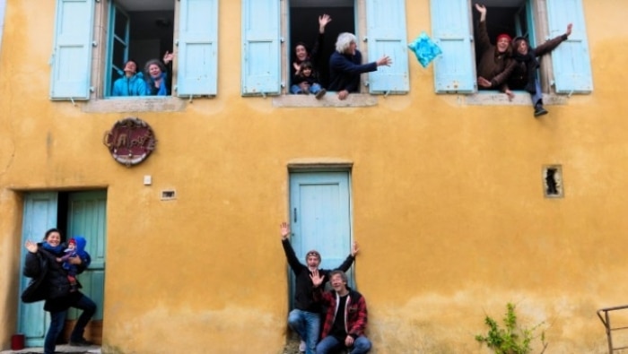 Des habitants solidaires rénovent un logement social en Cévennes