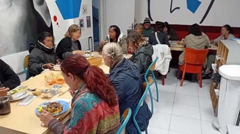 Servir un repas chaud à la Halte de nuit !