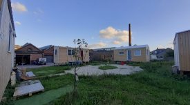 Une mini-maison à Rouen pour Adjova, Hassana, Vanecia