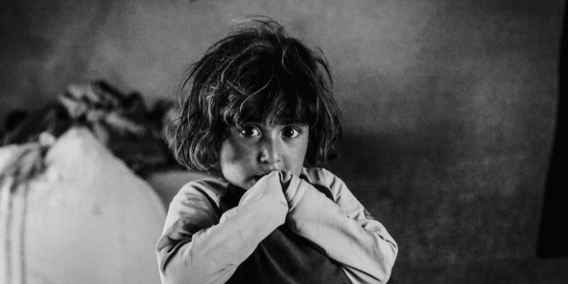 Pauvreté des familles liée à des causes sociétales